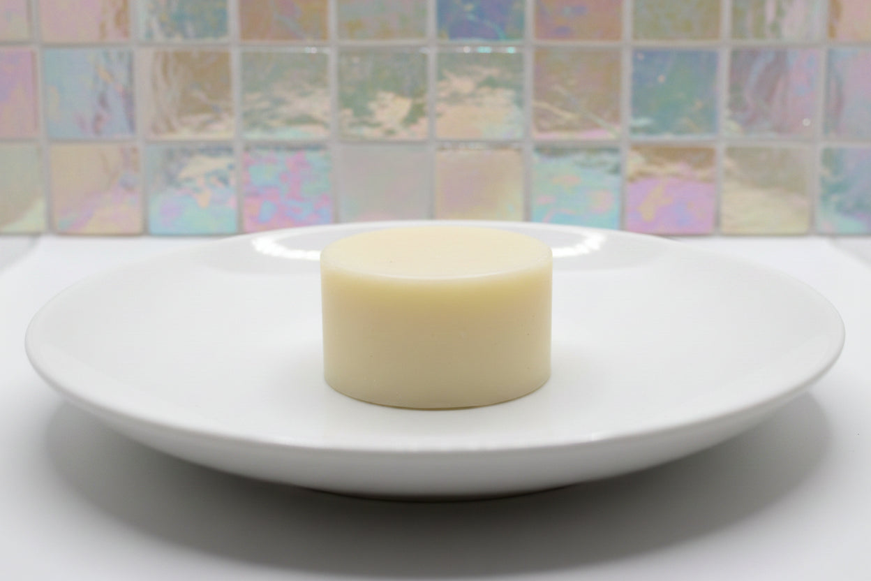 a solid conditioner bar called minimalist