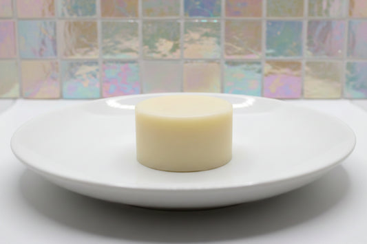 a solid conditioner bar called minimalist